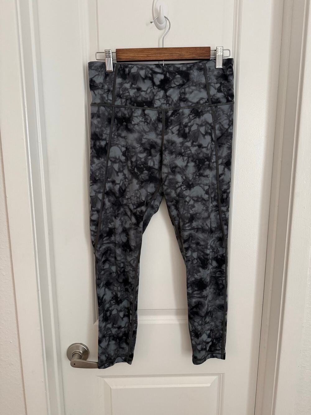 Athleta Salutation Tie Dye Leggings Size Medium